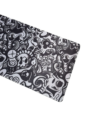 XXL muismat met handgetekend doodle design vol bizarre en grappige vormen