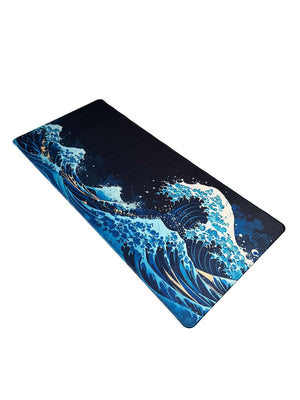 Muismat met Hokusai-geïnspireerde golfprint – diepblauwe kleuren en traditioneel Japans design