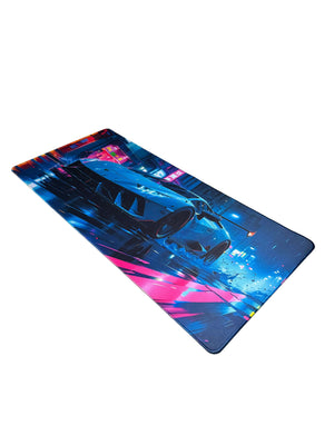 Muismat met neon stadslandschap en supersportwagen – perfect voor gaming en RGB setups