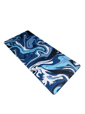 Muismat met marmer-look in blauwtinten – 900x400mm formaat met antislip onderkant