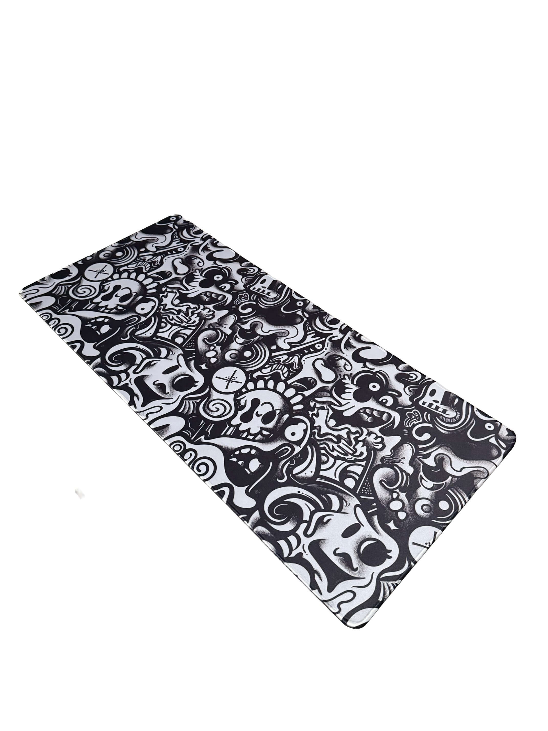 Muismat met speelse apocalyptische doodle tekeningen in zwart-wit – creatief en opvallend